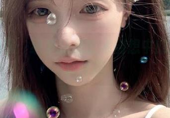 用心构筑：织梦映像艺术创想中的独特写真作品