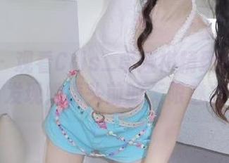 美媛馆 - 观看Cris_卓娅祺精致黑丝写真，发现她镜头前的无限魅力！