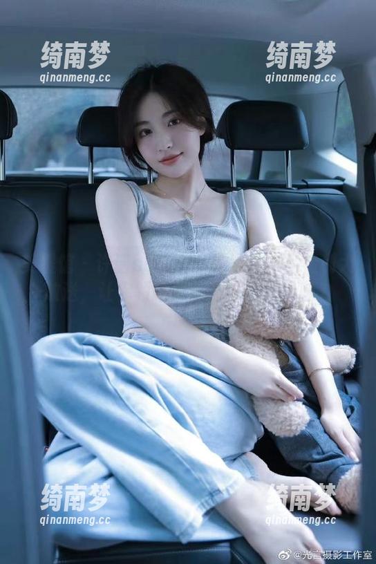 美媛馆 - 许诺sabrina的黑色作品福利大放送，让你领略摄影艺术的无限魅力