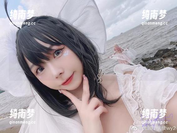 自闭颜球球 免费揭秘!自闭颜球球穿睡衣的迷人套图,绝对让你爱上她!