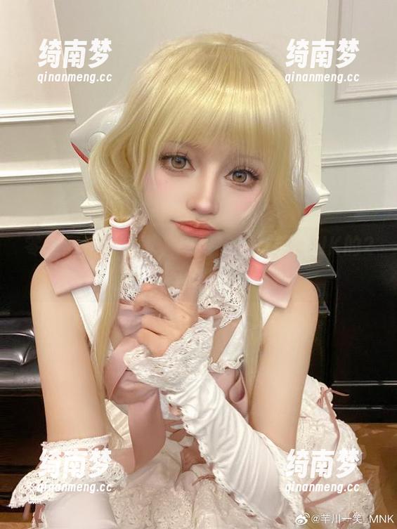 芊川一笑MNK 零距离定制写真,感受芊川一笑MNK的2B圣诞魅力