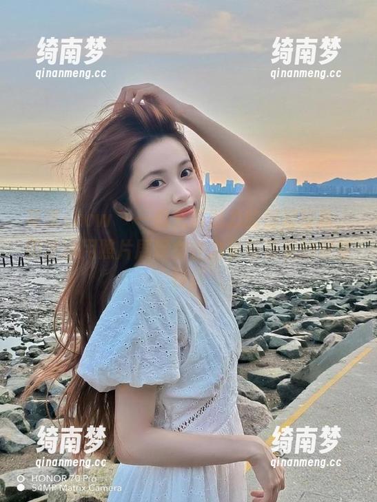 花漾show-田冰冰 花漾show - 一组充满魅力的御姐写真,田冰冰用照片展现女性力量与柔美的双重特质