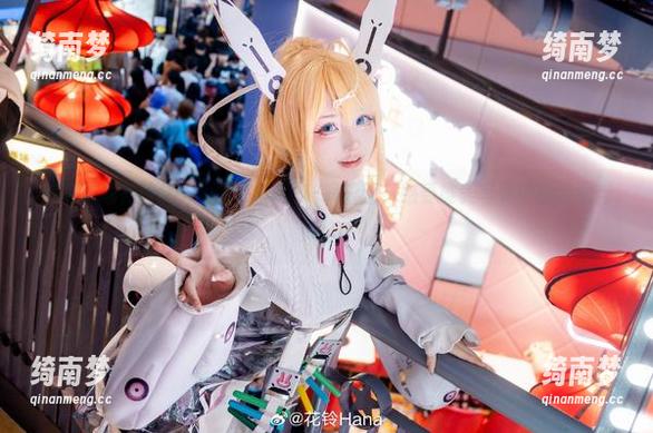 快来下载花铃Hana图集PA15-翠雀媚，感受唯美写真中的诗意与梦幻！
