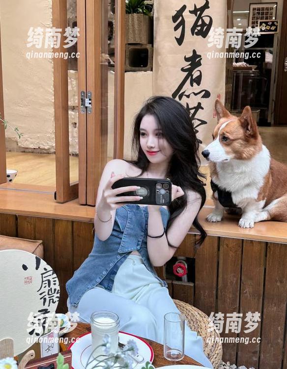 蜜桃社-杏子 蜜桃社 - 杏子连体衣写真,让你在网盘中找到潮流与性感的完美结合!