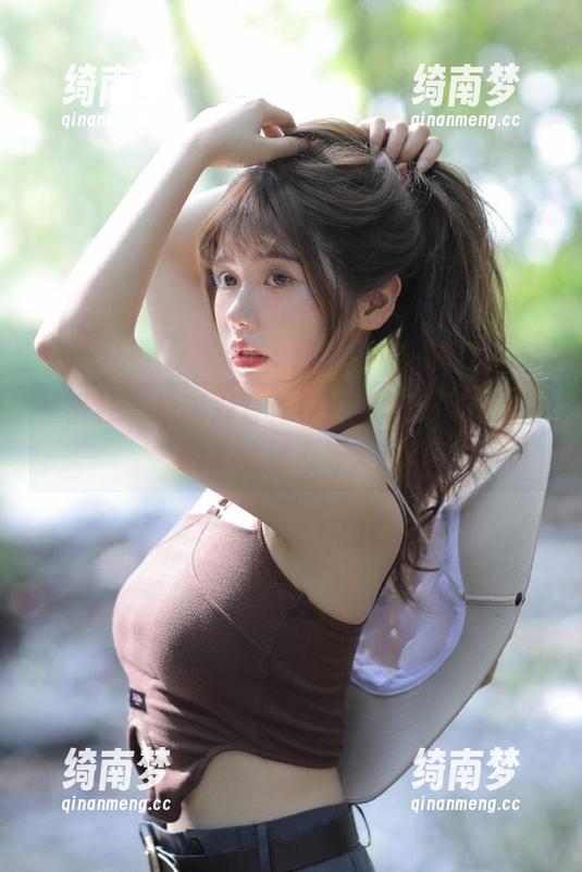 蜜桃社 - 细腻观看真希护士作品，捕捉她的职业魅力与美丽