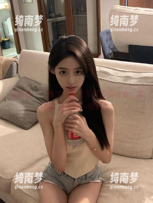 蜜桃社 - “铃木空姐”写真资源合集：展现风韵的每一帧瞬间