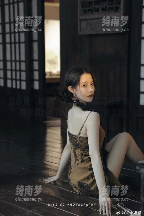 语画界-Cris_卓娅祺 语画界 - 探索Cris_卓娅祺的棉袜艺术,图集更新带你进入别样的时尚体验