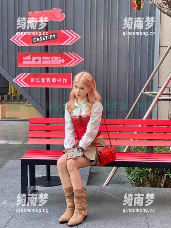 语画界-奶瓶 语画界 - 探索奶瓶的比基尼世界:独特作品集与原图全景展示