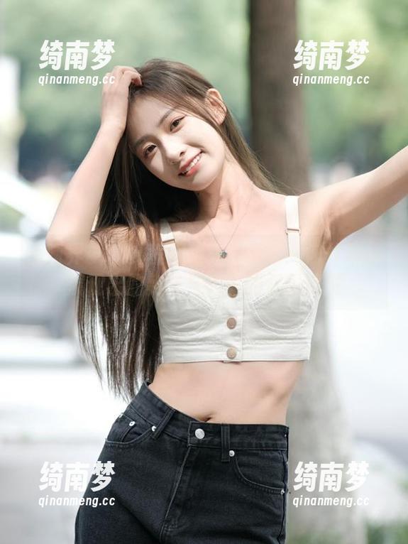 语画界-程程程 语画界 - 欣赏程程程的写真集:肉丝美腿展现出的韵味与力量的双重体现