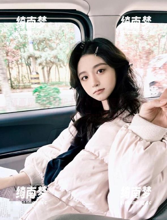 语画界 - 粉色护士装下的程程程：图库分享让你领略另一种风情