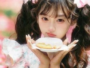 语画界 - 沉迷程程程的比基尼写真，网盘告诉你我的尴尬与自信交织的故事！