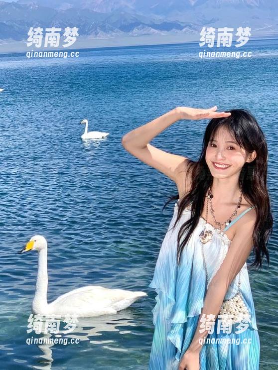 微密圈 - 精选写真：轩子巨二兔黑丝诱惑让你心动不已