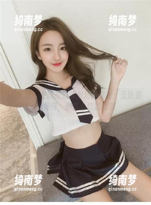 轰趴猫 - 安琪拉的瑜伽精选图包：无论姿势如何，都是自信的展现