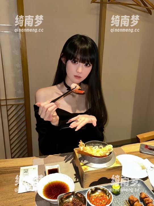 轰趴猫 - 大胆前卫，陈雅漫内衣写真图集带你领略不一样的风格