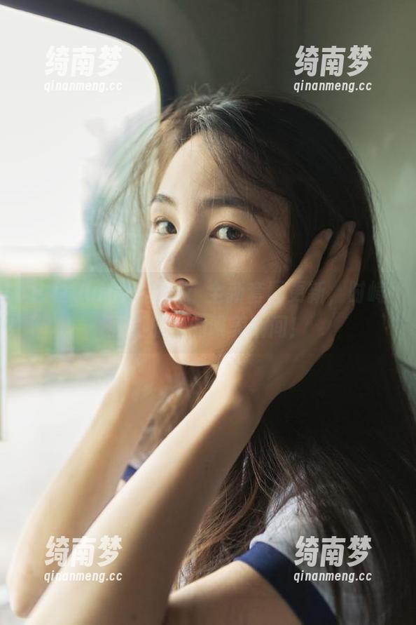 金鱼yui优雅呈现：全新套图更新，时崎狂三旗袍的唯美瞬间！