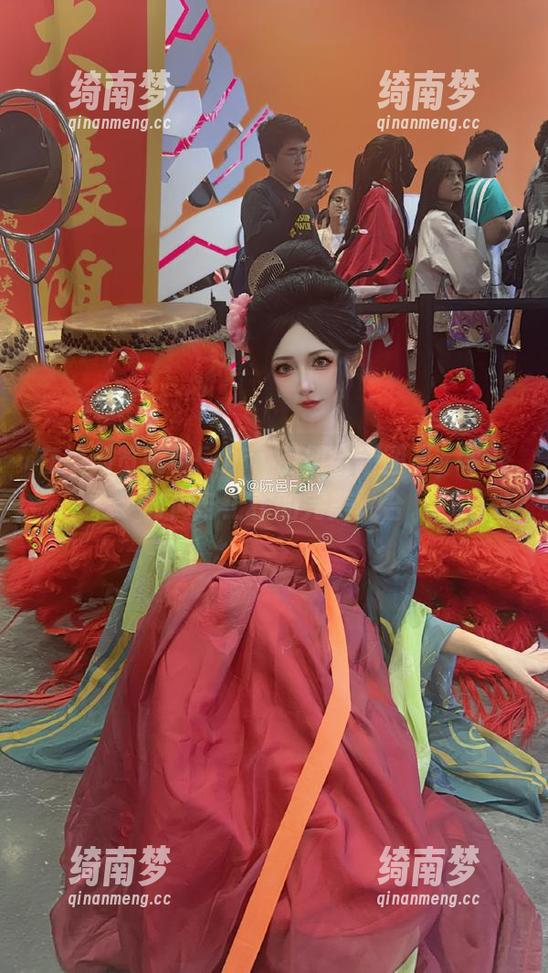 在线浏览阮邑Fairy空姐全新图集，享受时尚与工作的完美融合