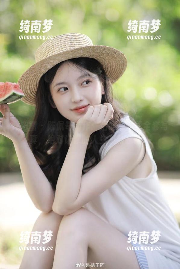 微密圈 - 陈佩奇新作：后妈蕾丝裙全套写真，绝对让你的人生有新感悟！
