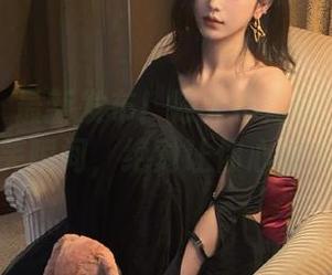 微密圈 - 最新发布！陈大小姐制服写真中的搞笑瞬间，绝对让你心情大好！