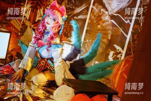 “雯妹不讲道理”泳池写真合集，图包带你领略别样的夏日风情！