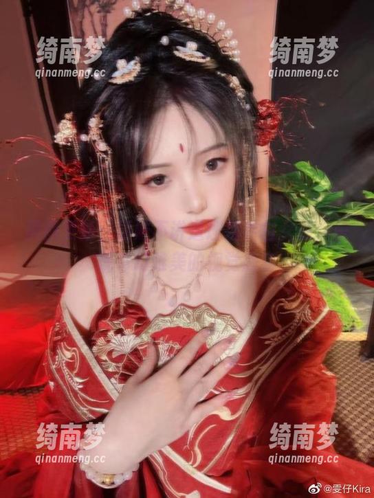 雯妹不讲道理 美图更新:雯妹不讲道理携手白女巫,呈现奇幻唯美的视觉盛宴