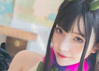 让雯妹不讲道理的黑色写真，成为你每日壁纸的新灵感！