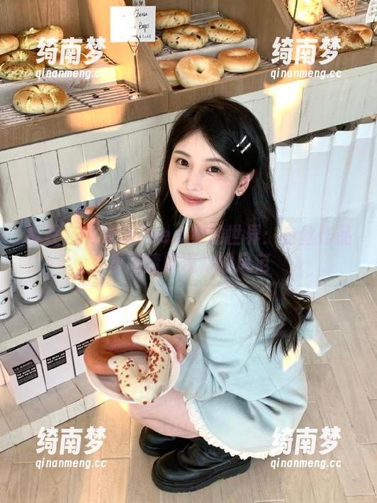 青豆客-Lee小棠 青豆客 - 走近Lee小棠的世界:白丝作品集高清展现她的风范