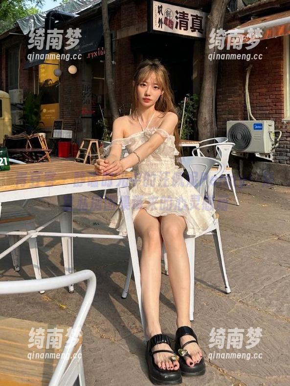 青豆客 - 静谧时光中的汪佩妮Penny：浴室私房图集带来的心灵慰藉
