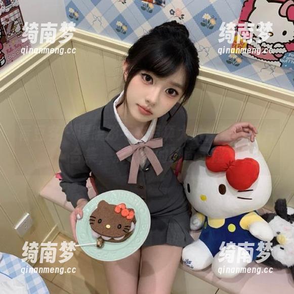 青豆客-谭晓彤 青豆客 - 谭晓彤毛衣写真大片:缤纷图片合集,点燃你的时尚灵感