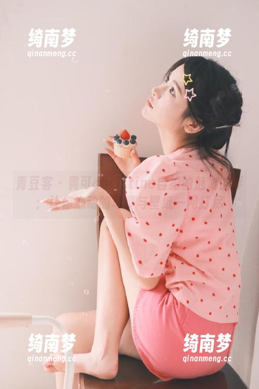 青豆客 - 黄可christine自拍的魅力世界：让你心动的写真与壁纸一网打尽