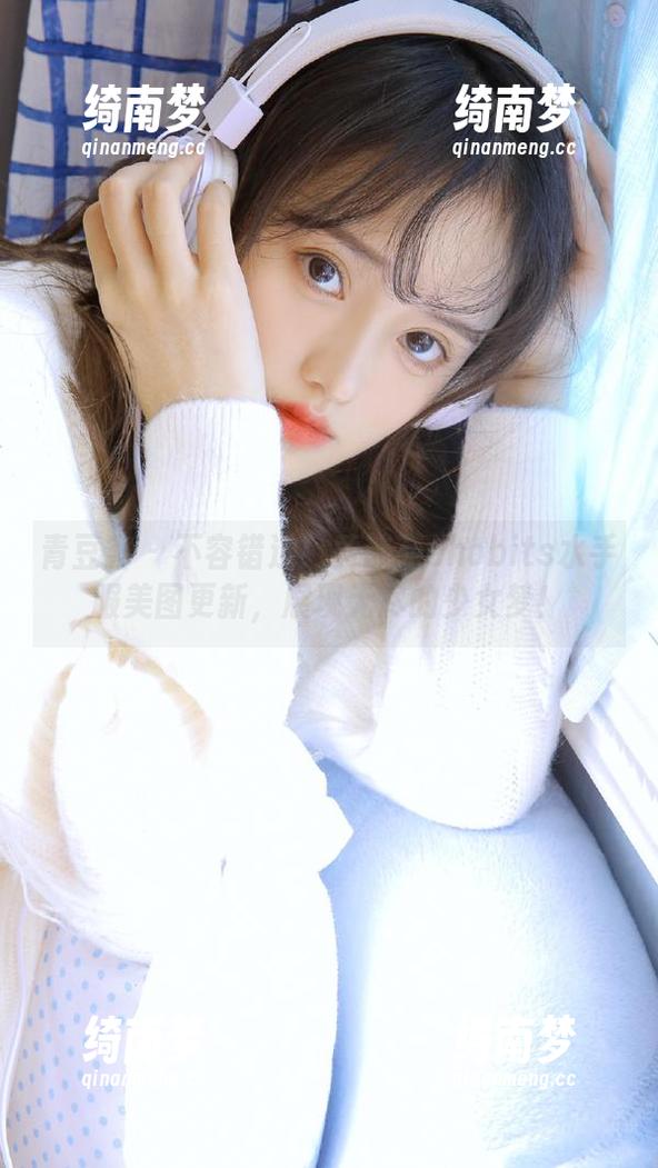 青豆客 - 不容错过！黄歆苑chobits水手服美图更新，展现无尽的少女梦！