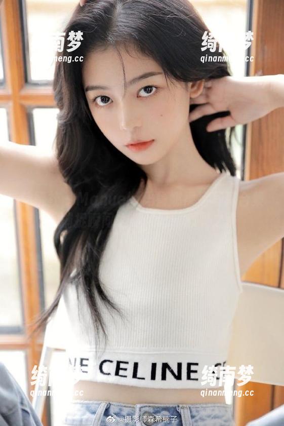 魅妍社 - Manuela玛鲁娜裸足写真合集：捕捉瞬间之美，记录心灵之声