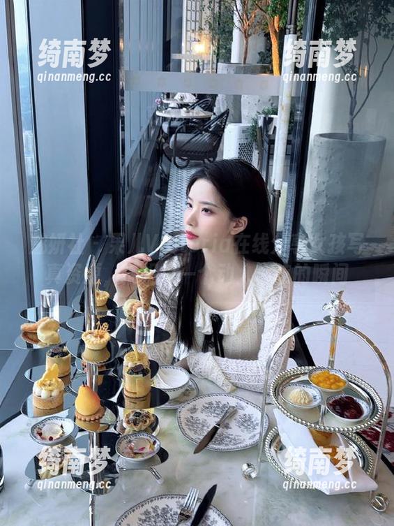 魅妍社 - 果儿Victoria在线分享女孩写真资源，捕捉每一个动人心弦的瞬间