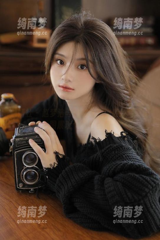 魅妍社 - 赵梦洁与她的礼服：精致写真原图展现个性与优雅
