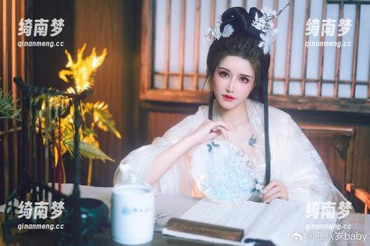 精致鹿八岁baby最新美足写真照片，绝对会让你爱不释手！